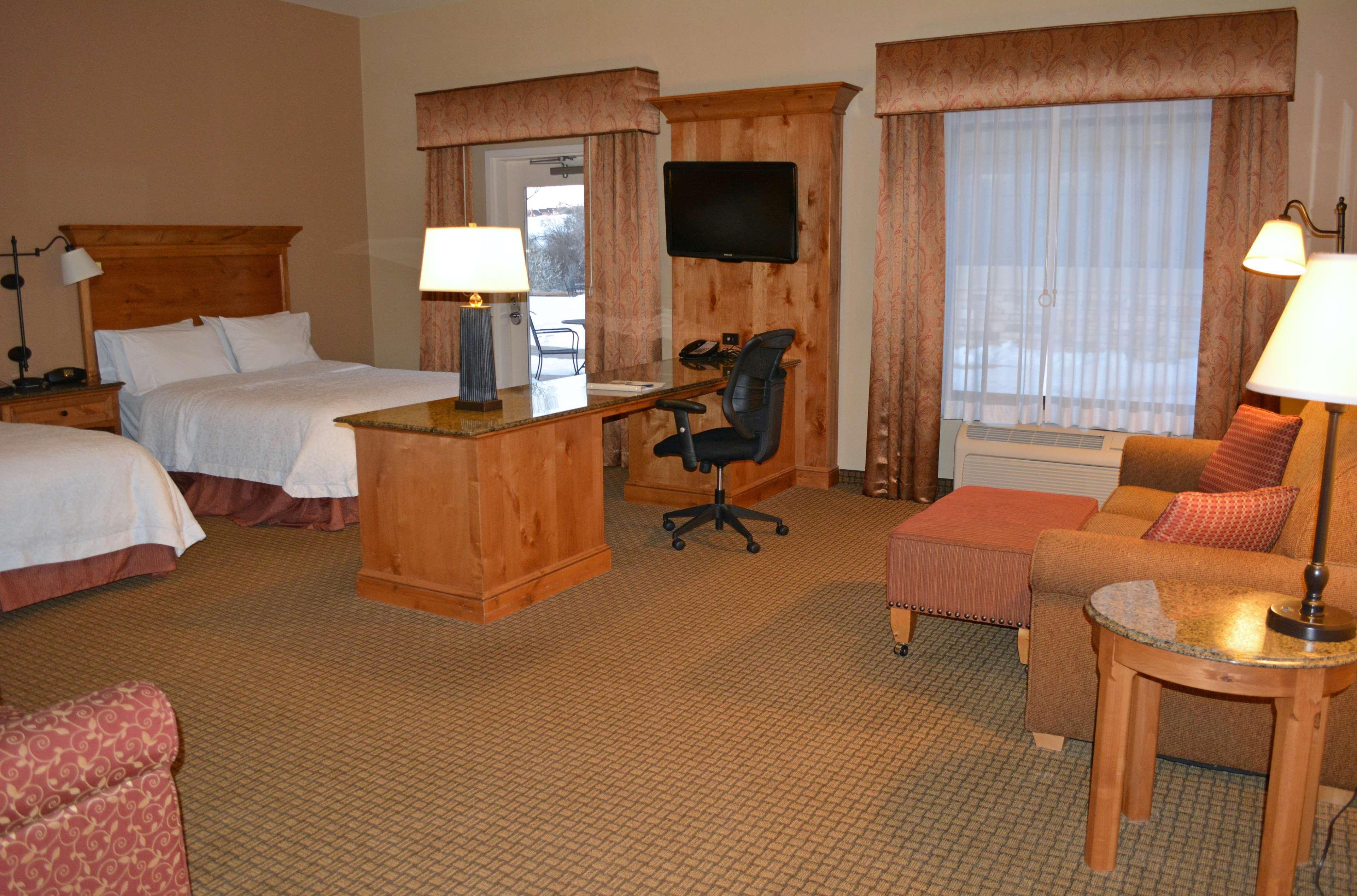 Hampton Inn & Suites Buffalo Exterior photo
