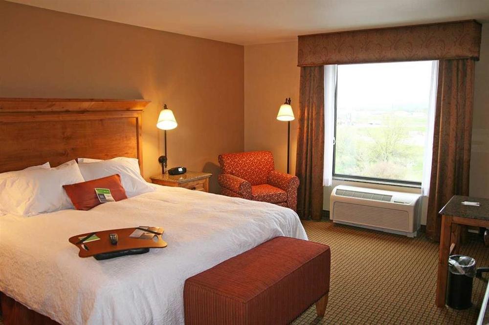 Hampton Inn & Suites Buffalo Room photo