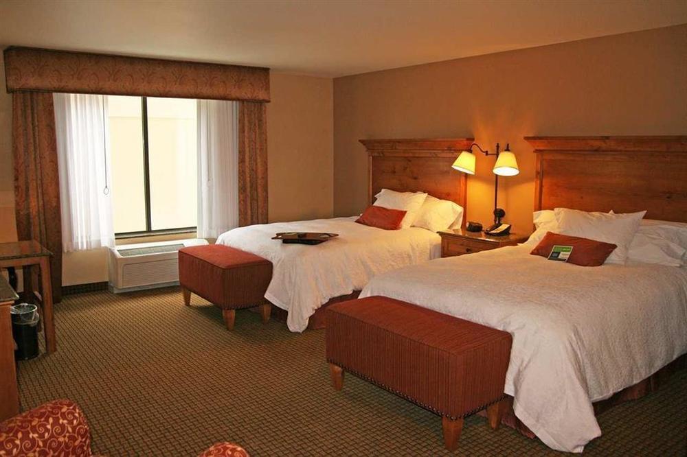 Hampton Inn & Suites Buffalo Room photo