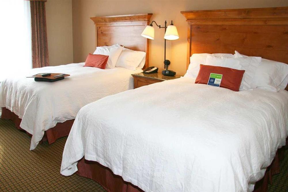 Hampton Inn & Suites Buffalo Room photo