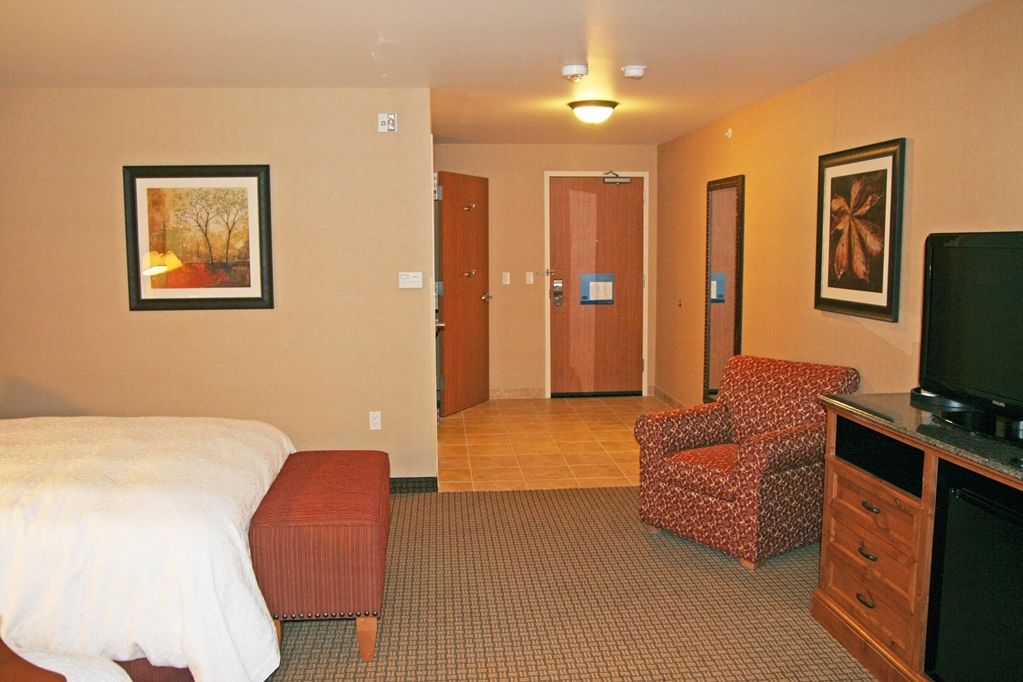 Hampton Inn & Suites Buffalo Room photo