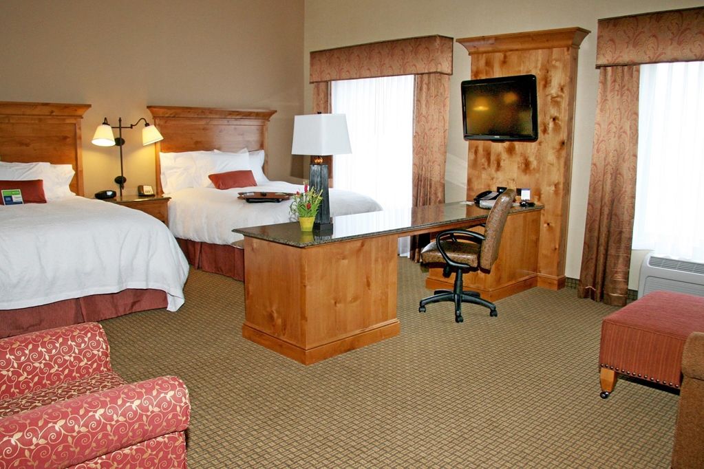 Hampton Inn & Suites Buffalo Room photo