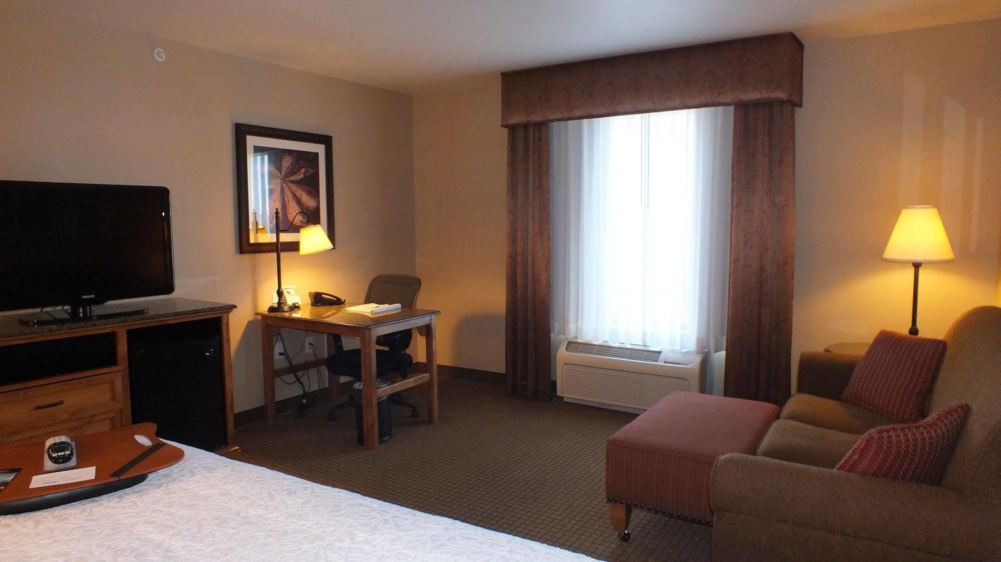 Hampton Inn & Suites Buffalo Exterior photo
