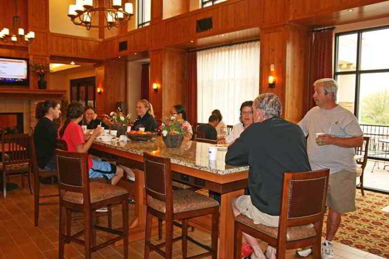Hampton Inn & Suites Buffalo Restaurant photo