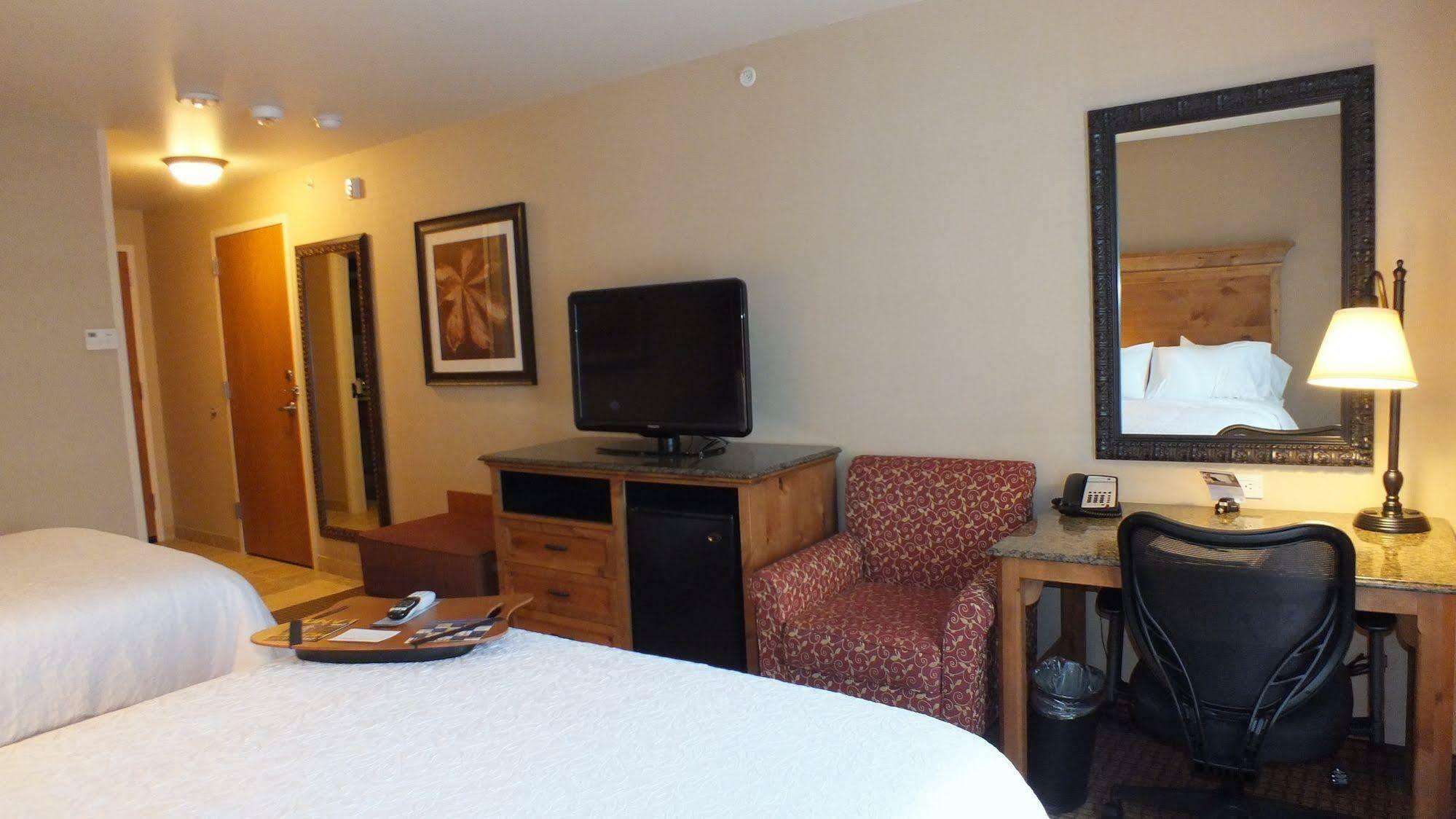 Hampton Inn & Suites Buffalo Exterior photo